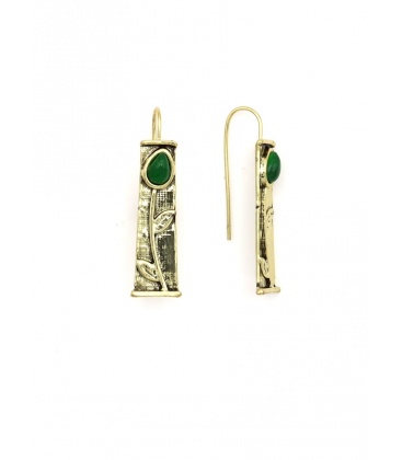 Oorbellen goudkleurig met groene druppelsteen en bladmotief