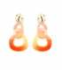 Oorclips met roze, perzik en oranje accenten