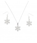 Halsketting zilverkleurig met bijpassende zilveren sneeuwvlok oorbellen