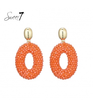 Oorbellen oranje met glas kralen en een goudkleurig oor stukje
