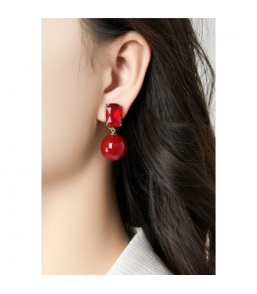 Oorclips met zwarte steen en bolvormige hanger