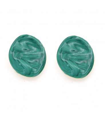 Oorclips groen met een golvend effect 