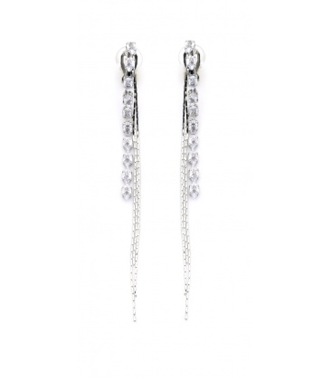 Oorclips zilverkleurig met heldere fonkelende steentjes 