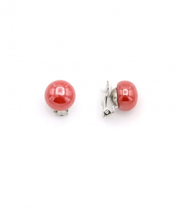 Oorclips in glanzende rode parelvorm