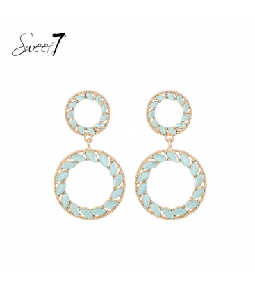 Oorbellen met turquoise steentjes en goudkleurige setting