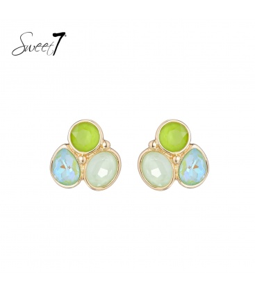 Oorbellen met mintgroen, lime en een blauw steentjes