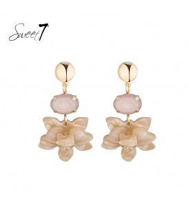 Oorbellen beige bloemen en een ovaal glas steentje