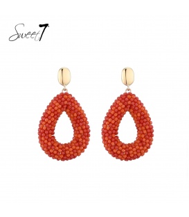 Oorbellen rood met oranje glas kralen en een goudkleurig oor knopje