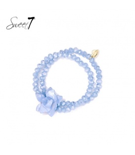 Armband met blauwe kralen en bloemaccent