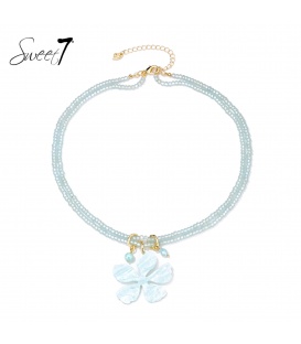 Halsketting groen met dubbele rij kralen en een bloem hanger