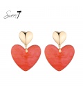 Oorbellen rood in hartvorm met goudkleurige elementen
