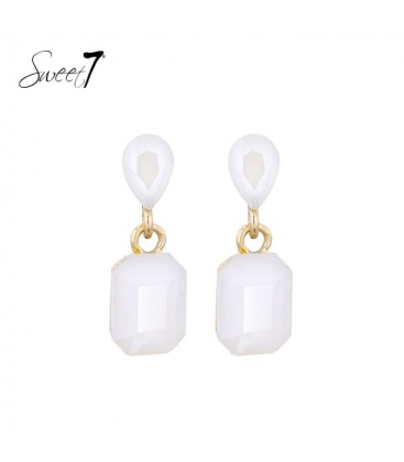 Oorbellen wit met facet geslepen glas steen