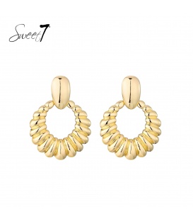 Oorbellen goudkleurig in ronde vorm met geribbelde structuur