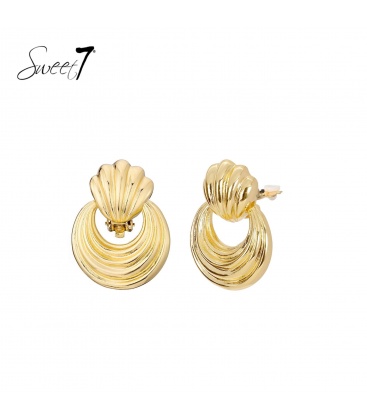 Oorclips goudkleurig met gelaagde ronde vorm