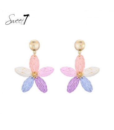 Oorbellen gekleurde met pastel tinten en goudkleurige kern