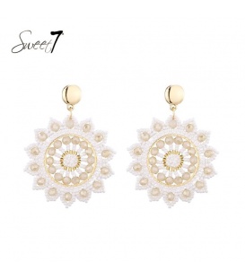 Oorbellen beige met goudkleurige stud