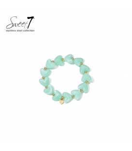 Armband met mintgroene hartjes en goudkleurige kralen