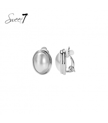 Oorclips met een zilverkleurige rand en een ovale witte inleg