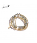 Armband met grijs natuursteen kralen en goudkleurige details