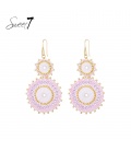 Oorbellen met roze kralen en elegante cirkelvorm design