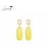 Oorbellen met een geel glas steentje en langwerpige hanger