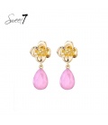 Oorbellen met goudkleurige bloem en roze hanger