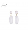 Oorbellen met witte hanger en glas steentje als oor knop