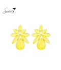 Oorbellen met gele bloem en druppelvormige hanger