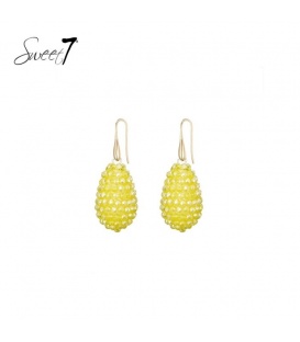 Oorbellen met speelse gele kralen en elegante vorm