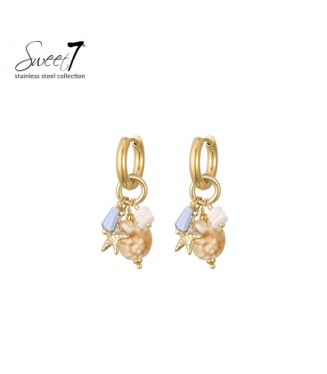 Oorbellen met zomerse bedels en speelse kralen combinatie