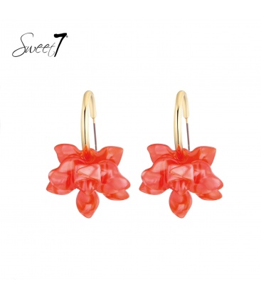 Oorbellen rood bloemen hanger en een goudkleurige halve ring