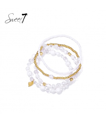 Armband met wit en goudkleurige kralen en meerdere lagen