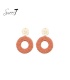 Oorbellen oranje met elegante kralenring en goudkleurige afwerking