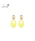 Oorbellen met goudkleurige knop en gele hanger