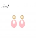 Oorbellen met goudkleurige knop en roze ovale hanger