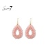 Oorbellen zachte roze kralen en met een elegante hanger