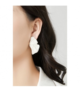 Oorclips goudkleurig met elegante golvende vorm 