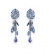 Oorclips met blauw blad en kristal hangers aan een kettinkje