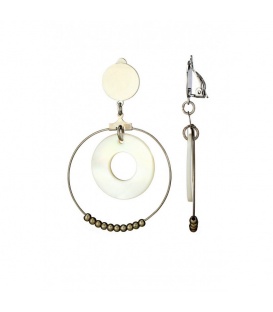 Oorclips wit met parelmoer hanger en zilverkleurige ring en kralen
