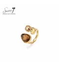 Goudkleurige ring met bruine kristallen en een open ontwerp.