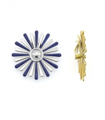 Oorclips met blauw en zilverkleurig bloem motief