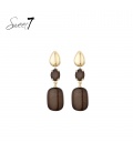 Oorbellen met elegante bruine hangers en een goudkleurige knop