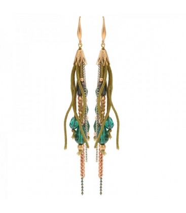 Lange oorbellen met groene glaskralen en goud met zilverkleurige strengen