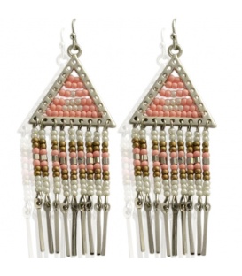 Roze gekleurde oorbellen met kleine kraaltjes en strengetjes