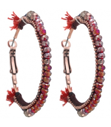 Gekleurde oorringen van rood iriserende facet glaskralen 