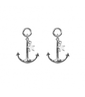 Zilverkleurige oorbellen in de vorm van een anker en sterretje