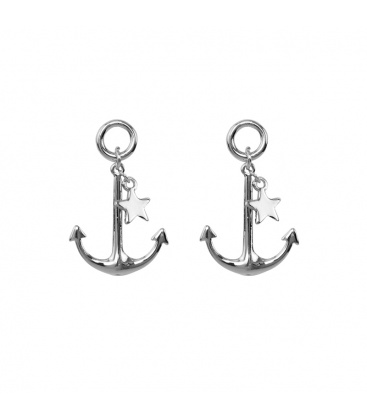 Zilverkleurige oorbellen in de vorm van een anker en sterretje