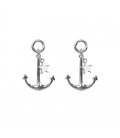 Zilverkleurige oorbellen in de vorm van een anker en sterretje