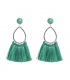 Groene oorhangers met kwastjes en details